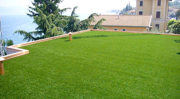 terrazzo in erba sintetica