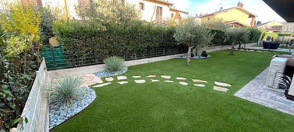 Prato sintetico in giardino: è la scelta giusta?