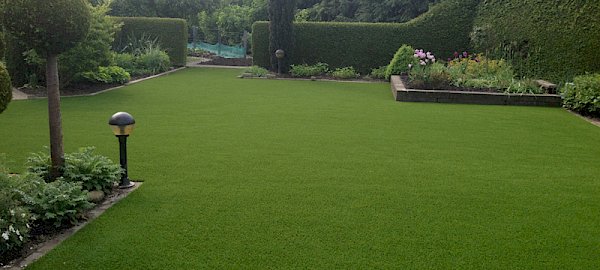 Il sogno di un giardino perfetto grazie all'erba artificiale