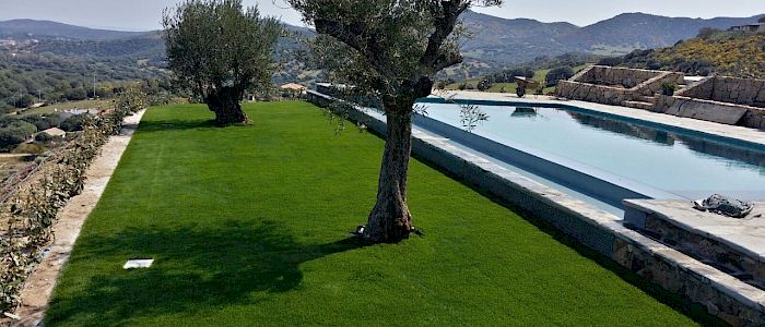villa_in_sardegna_piscina_03-1-1.700x300.jpg