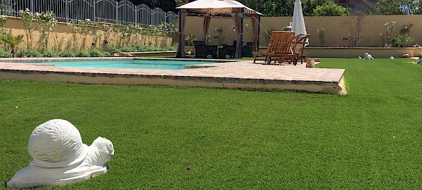 La posa del tuo bellissimo prato sintetico per giardino